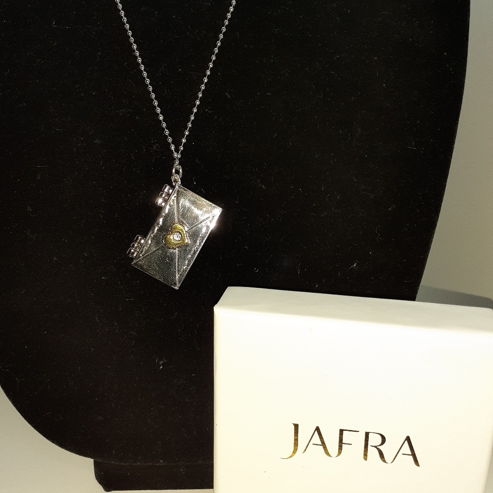 JAFRA DEAR MOM NECKLACE